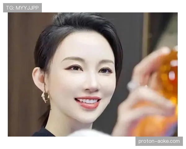 潘晓婷今天又买了啥？光那个包就够别人吃一顿了吧！